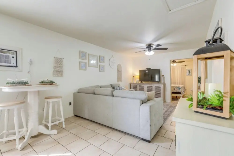 1 Block to Dtwn! Walkable Stay in Stuart