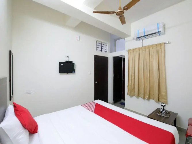 OYO 26630 Mathura Inn