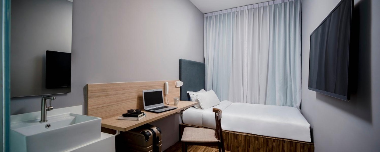 Standard Double room with street view