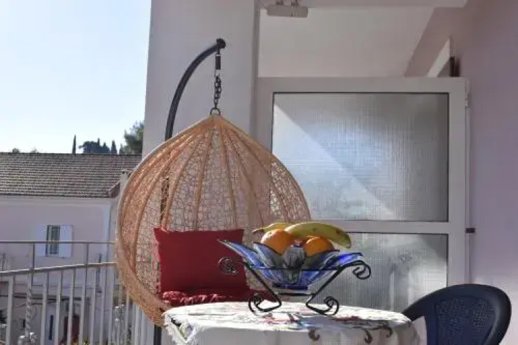 Iris Apartments