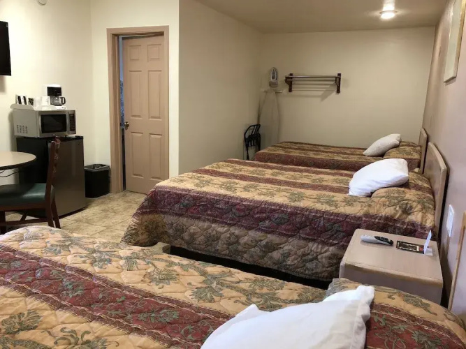 Topper Motel