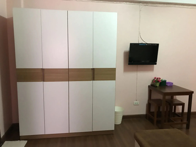 Ponlaan Apartment