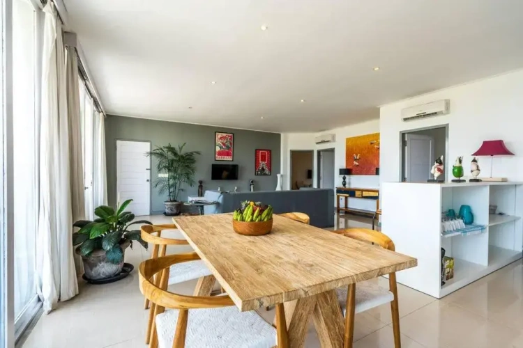 3 Bedrooms Apartment