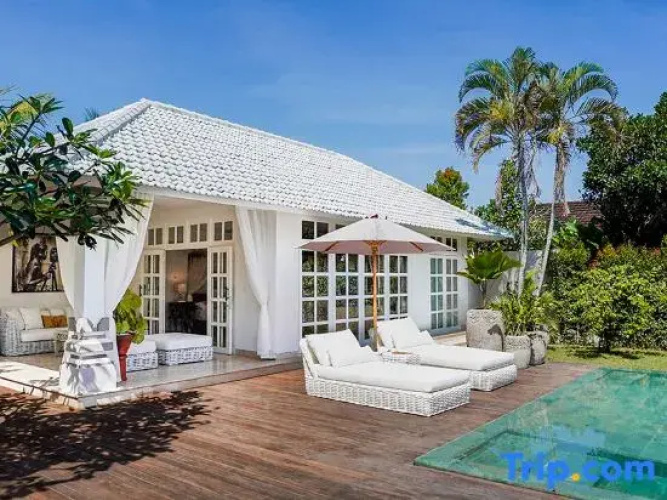 Villa Symphony White by BaliSuperHost