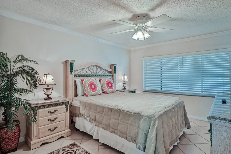 Oceanfront Townhouse With Shared Pools, Ocean View, Wifi, W/d, and Central AC