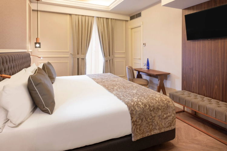 Catalonia Las Cortes Hotel