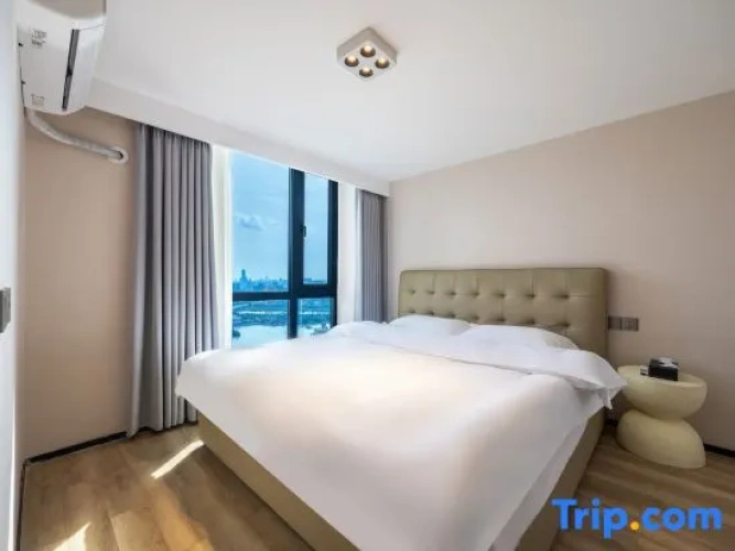 Executive Triple Duplex Suite with lake view
