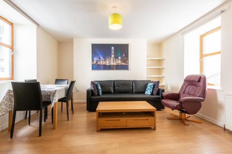 2 Bedrooms Apartment