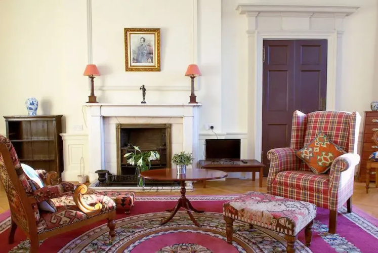 Classy Historic Edinburgh Apartment