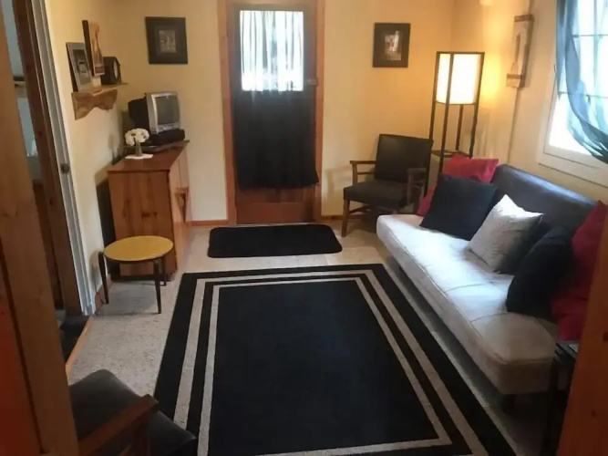 #5 - Times Square 2 Bedroom Cabin by RedAwning