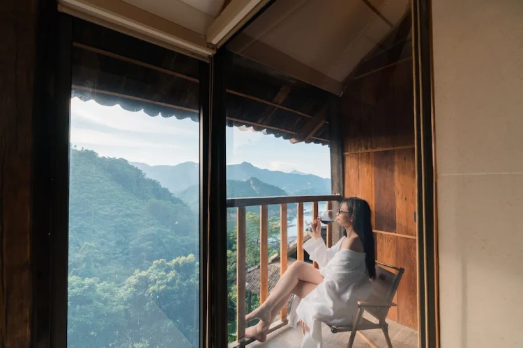 Deluxe Double room with balcony and with lake view