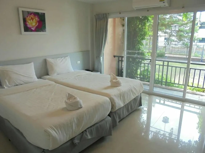Standard Twin room with balcony