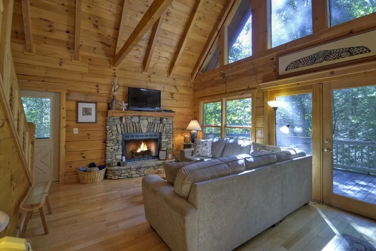 Thunder Falls- Cabin Perched Over 10ft Waterfalls!