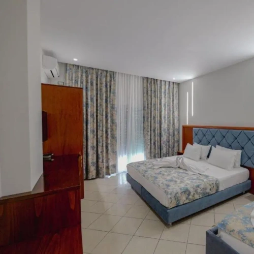 Standard Triple room with balcony