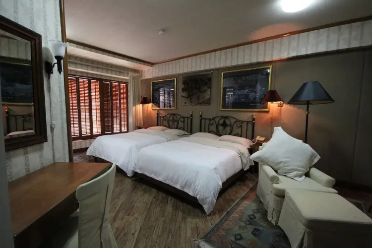 Corporate Executive Orient Suites