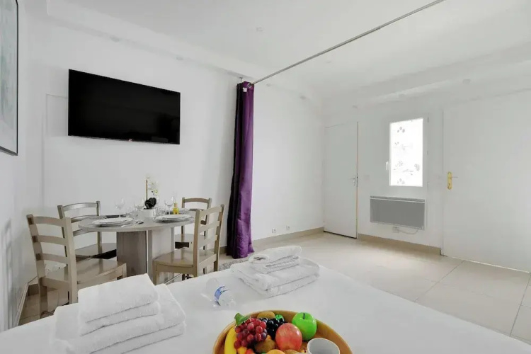Charming Studio for 2 - Near Voltaire & 11th Arr. Town Hall, Paris