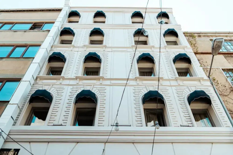 Zeno Suites Hotel