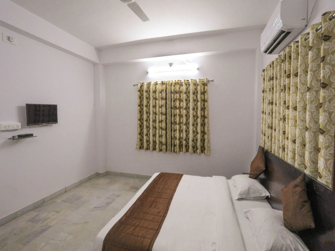 Hotel Royal T By OYO Rooms