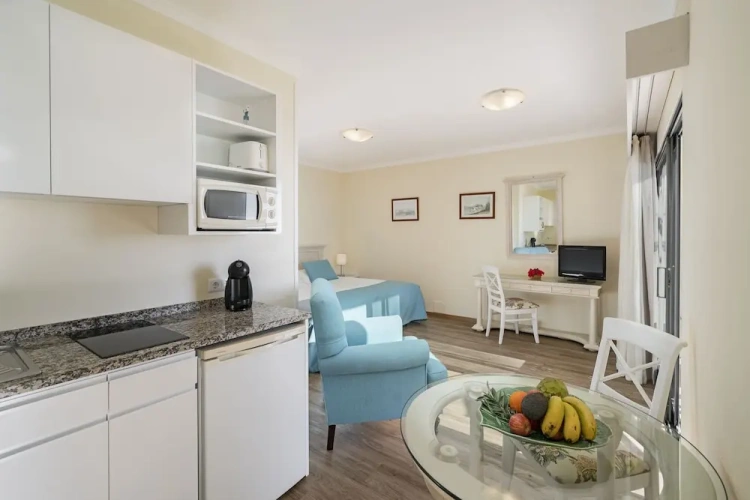 Studio with balcony and with ocean view