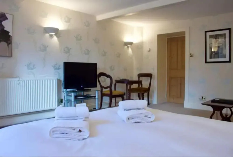 Beautiful New Town Studio, With Patio