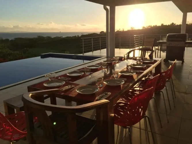 4 Bedrooms Luxury Villa