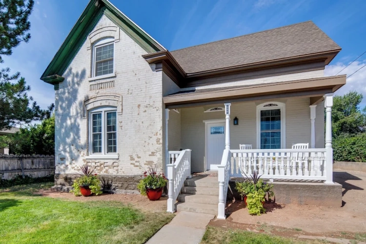 5 Bedrooms Cottage
