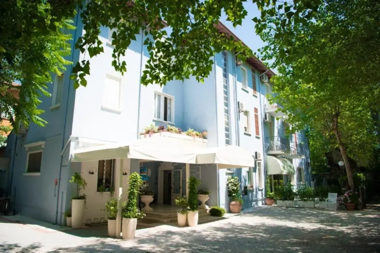 Standard Triple room with balcony