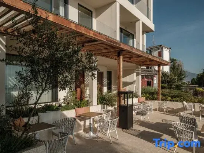 Dali Weizhi Lakeshore Villas
