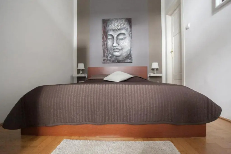 Royal Center Apartment
