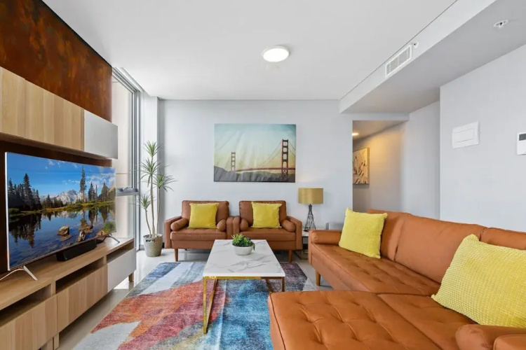 Central 2-bed With Parking & Stunning Views