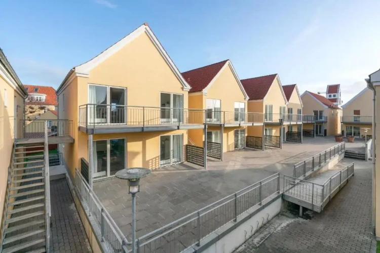 3 Bedrooms Apartment