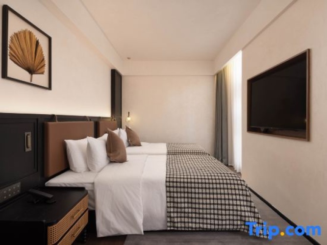 Deluxe Family Suite