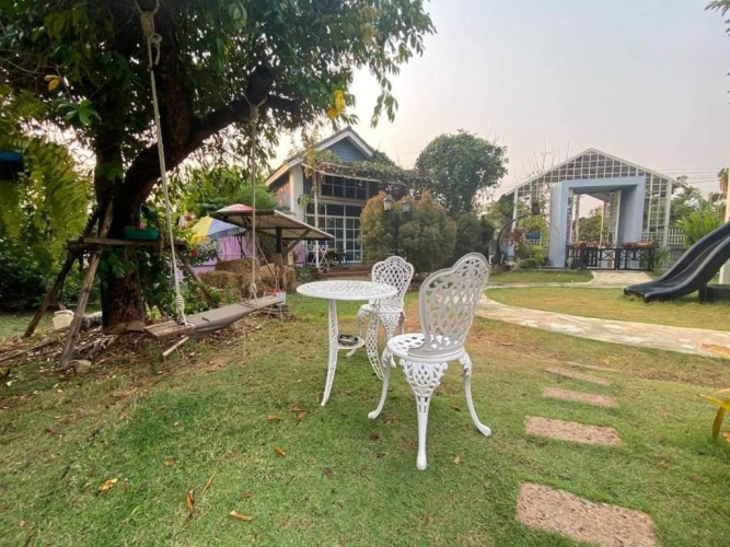 Bungalow with garden view