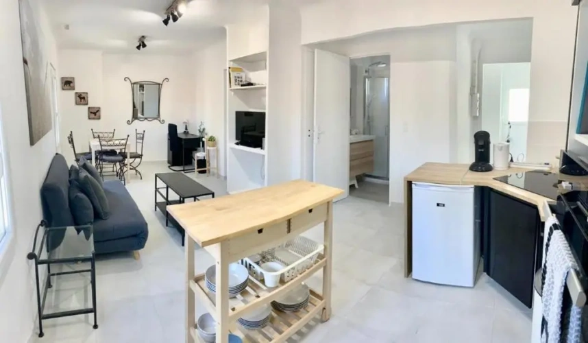 2 Bedrooms Apartment