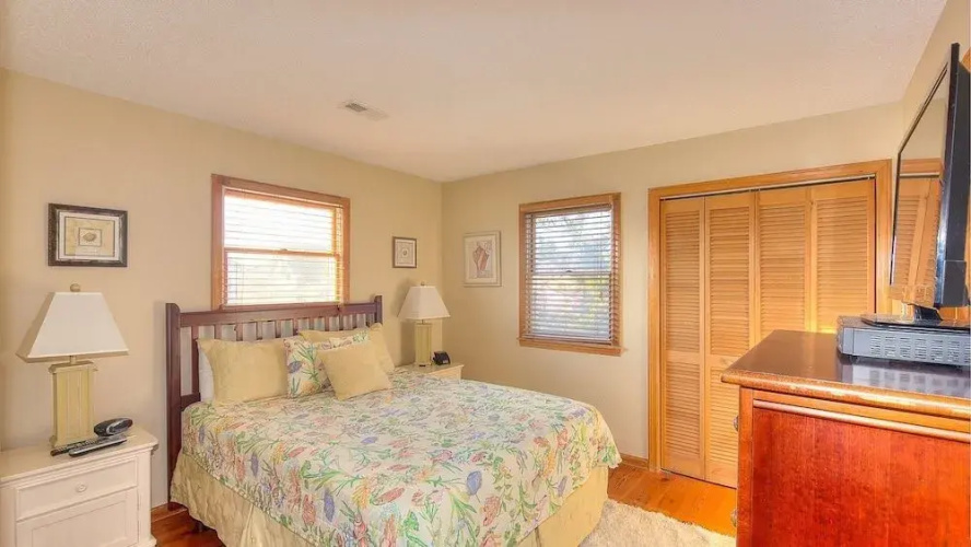 Four Sea Sons - 6 Br Home