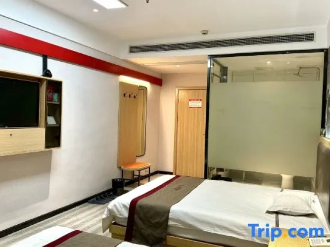 Standard Triple Family room