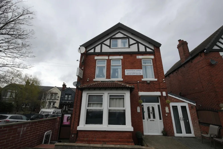 Woodville Lodge Leeds Free Parking Direct Bus To City Centre - Leeds