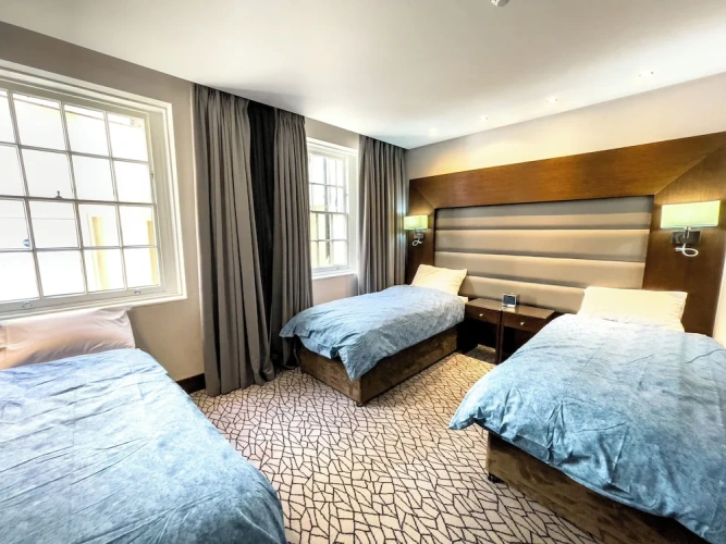 Standard Triple room