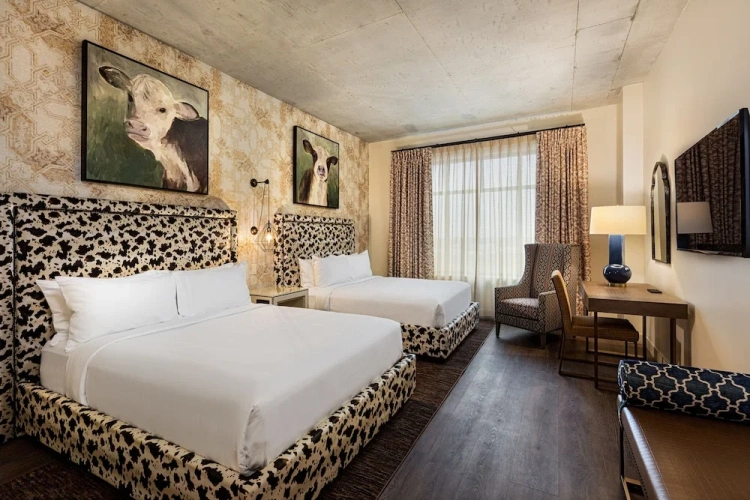 Standard Quadruple room with view