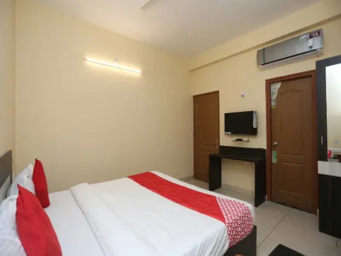 OYO Flagship 27030 Hotel Blue Bell