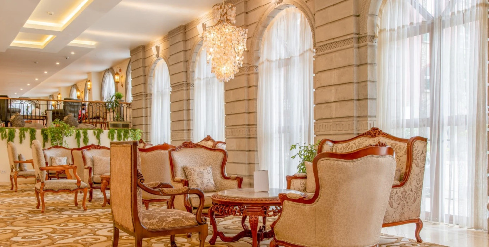 The Grand Palace Hotel