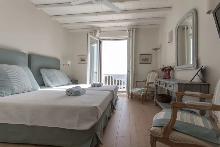 Hera iconic Mykonian Villa