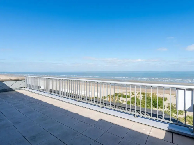 Penthouse in Seafront With Stunning Sea View