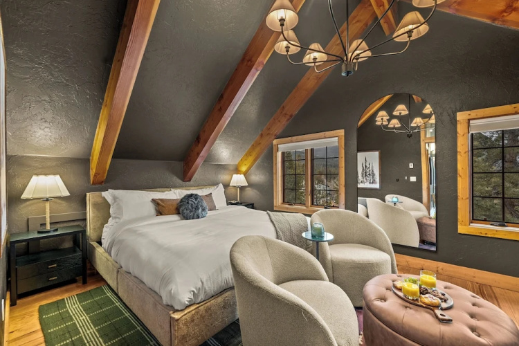 Royal Elk Lodge