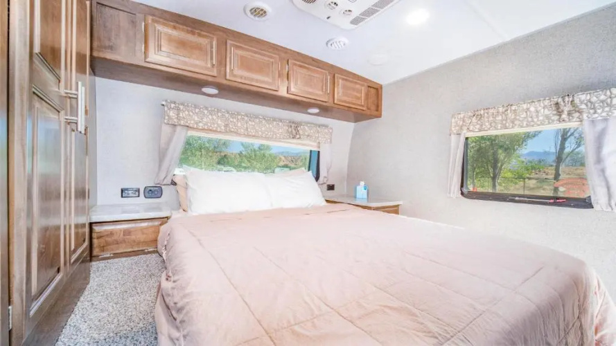 Fully Setup RV for Glamping OK64