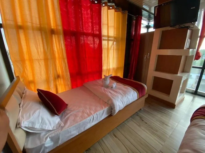 Hotel KJS Inn