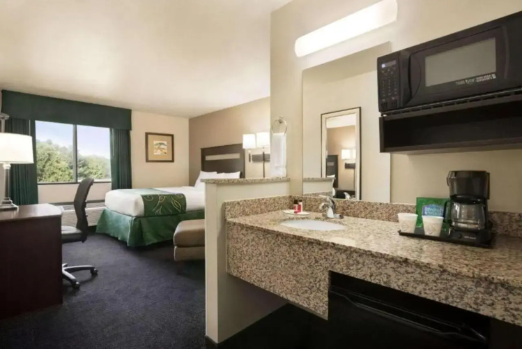 Green Country Inn