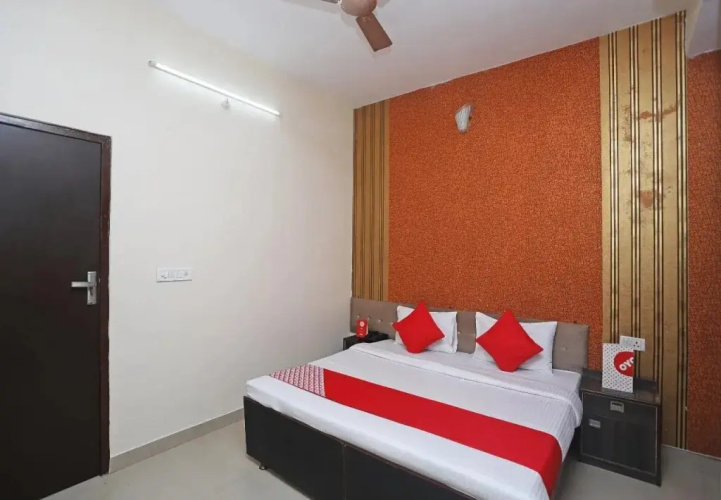 Oyo 17357 Hotel Royal Touch