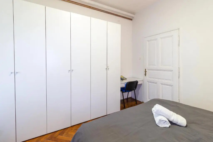 Apartment G37