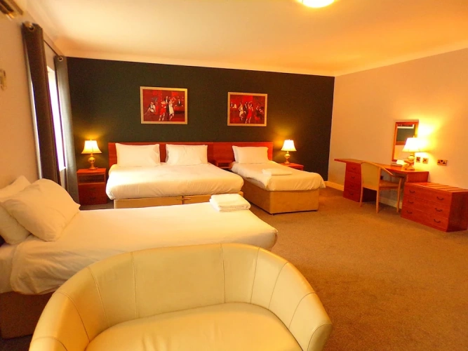 Standard Triple room